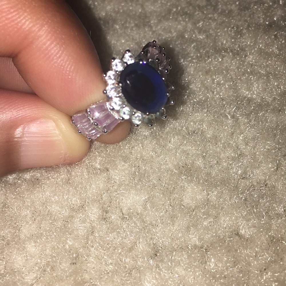Silver Ring - Picture 4 of 7